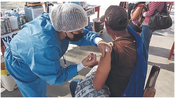 Según jefa de Inmunizaciones, se ha pedido a la Red de Salud Pacífico Sur explique por qué se vacunó a menores de 60 sin autorización.