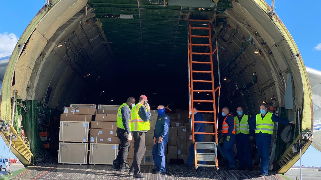 Coronavirus USA: avión ruso con ayuda humanitaria llega a Nueva York (Foto: @RussiaUN)