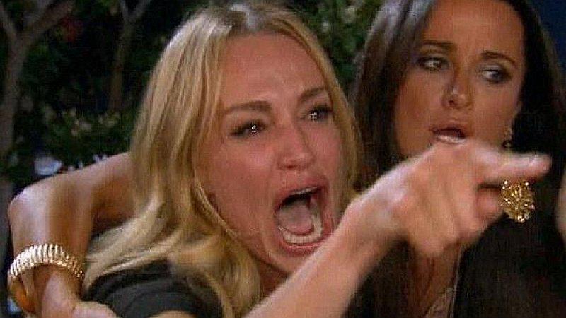 Este es el origen del meme de ‘La mujer que llora y señala a alguien’ 