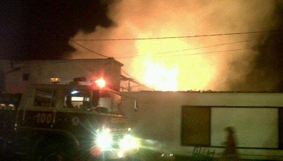 Voraz incendio en restaurante de Miraflores