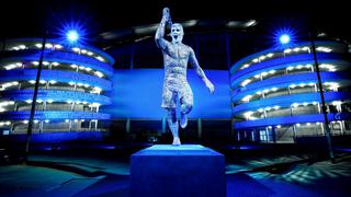 Así es la majestuosa estatua del ‘Kun’ Agüero que desveló Manchester City en su estadio (VIDEO)