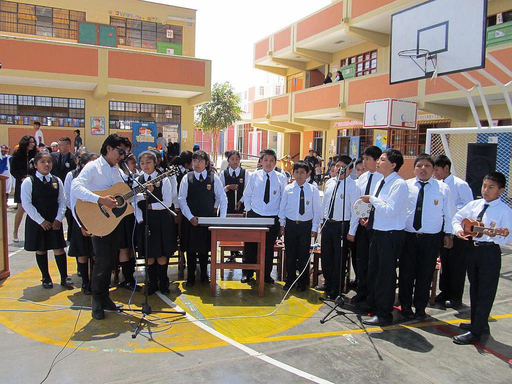 IE Jorge Chávez celebró  28 años de creación y la llegada de la primavera