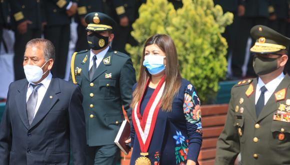 Luego de asumir la gubernatura de Arequipa por encargo, Gutiérrez estuvo presente en la ceremonia protocolar de la Policía Nacional del Perú. (Foto: Eduardo Barreda)