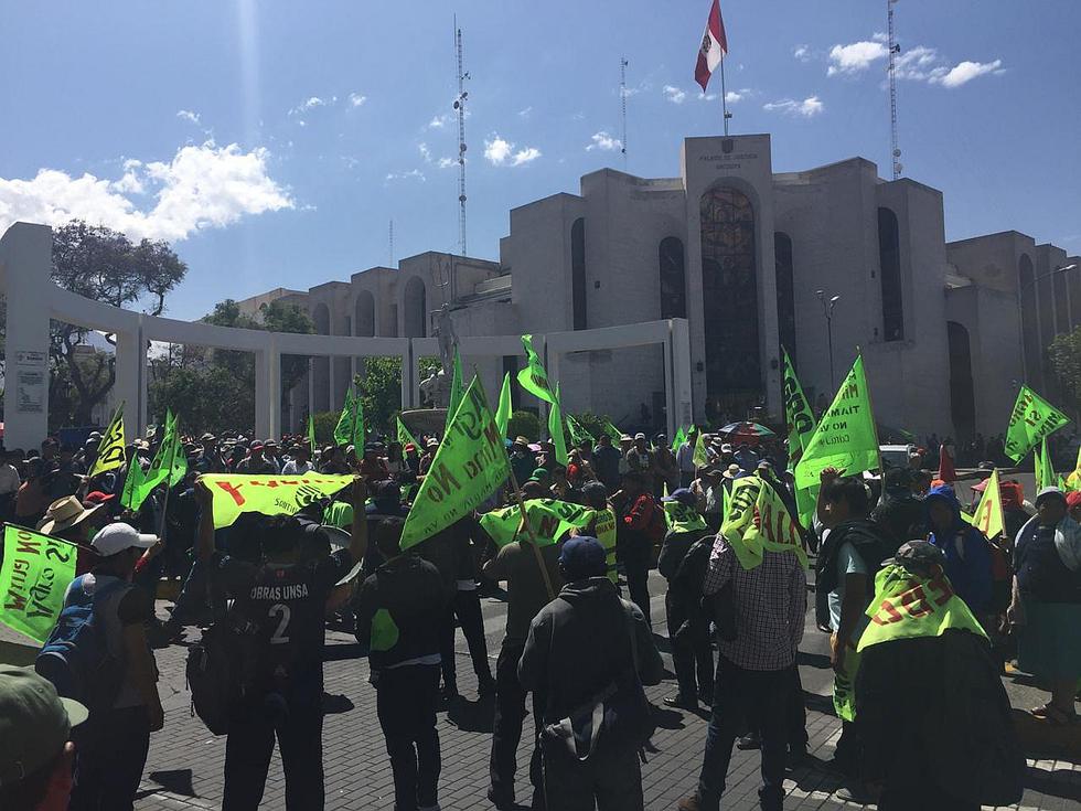 Manifestantes contra la minería empiezan movilización desde la Plaza España (FOTOS)