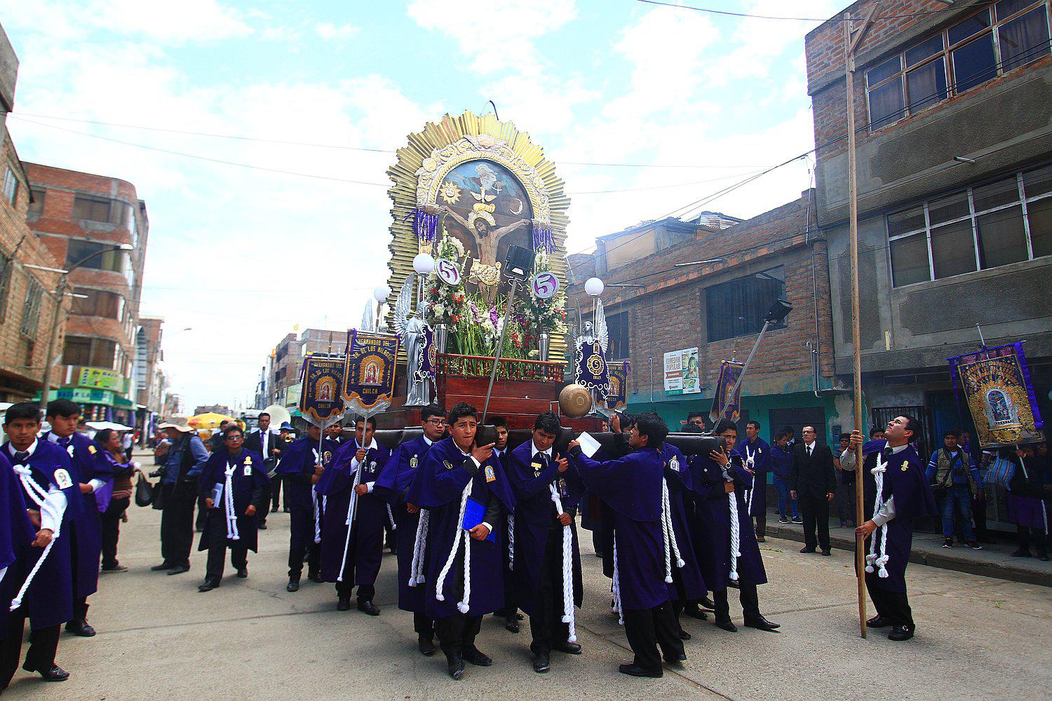 Piden al Señor de los Milagros que bendiga al alcalde de Chilca