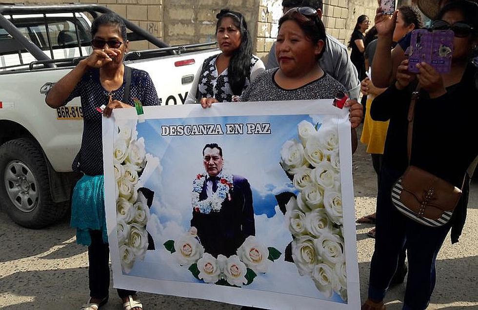 Entierran a padre e hijo que murieron en huaico