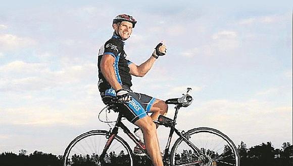 Australia: ​hombre maneja su bicicleta al revés por 24 horas seguidas