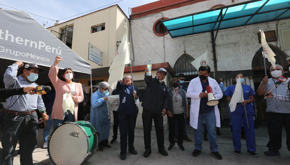 Los trabajadores del hospital Goyeneche protestaron contra el nuevo director