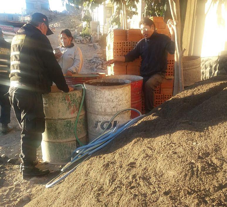 Vecinos que derrochan agua potable en Sachaca sin sanciones