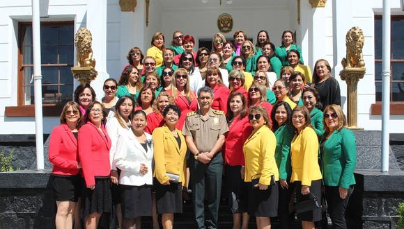 Promociones de la ex Policía Femenina Uniformada de la Guardia Civil celebran 42 aniversario