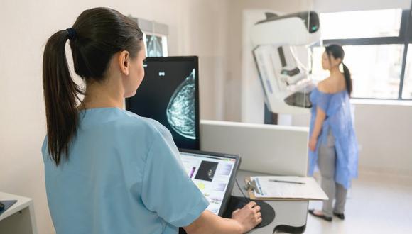 Los especialistas recomiendan exámenes de detección de manera anual desde los 30 años, como despistaje clínico, mamografía y ecografía mamaria. (Difusión)