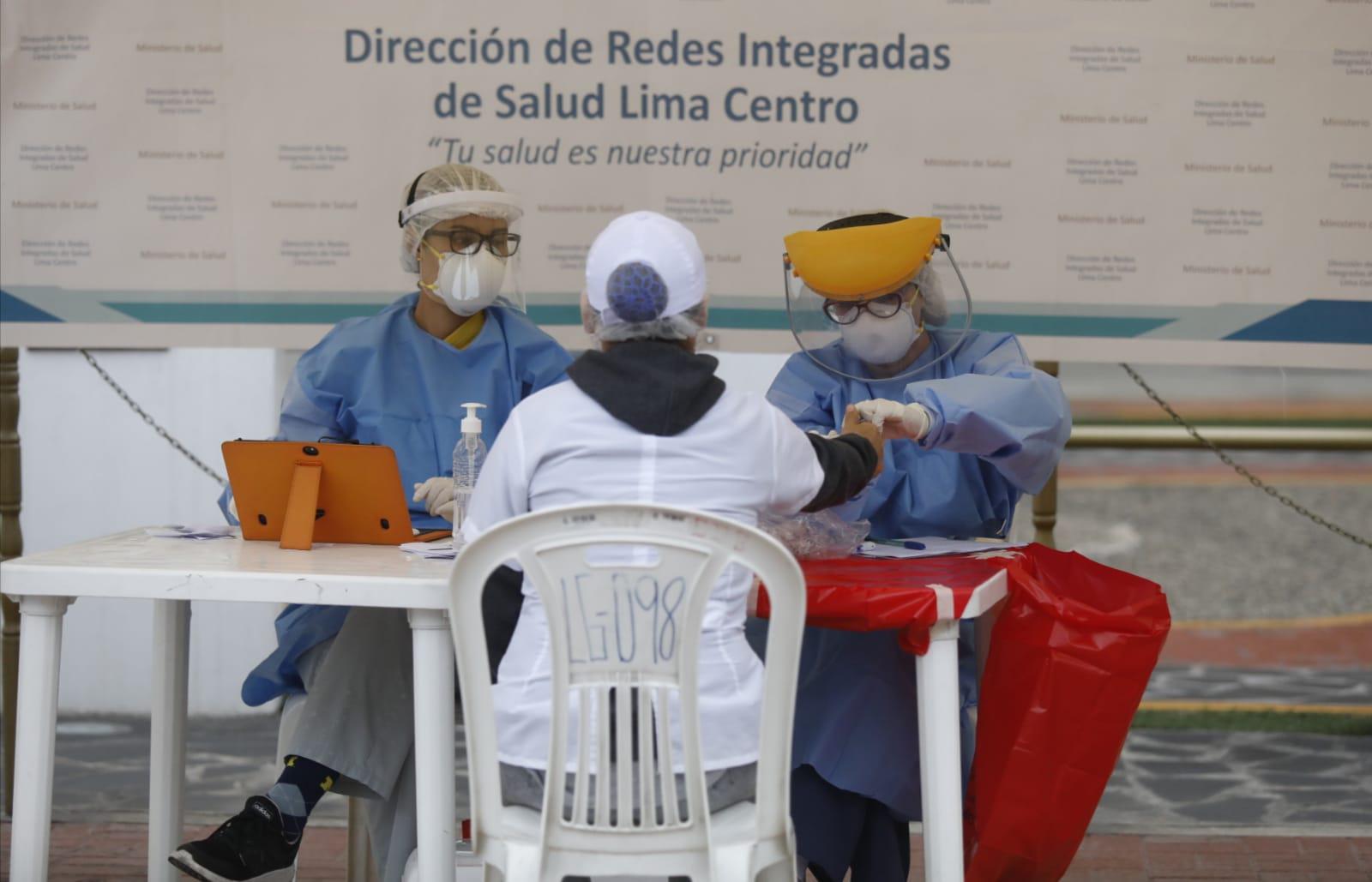 201 comerciantes  del ‘Mercado Central’ fueron sometidos pruebas rápidas para descartar el COVID-19. (Foto: Diana Marcelo/GEC)