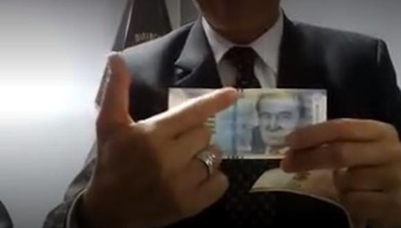 Aprende a diferenciar un billete falso de uno verdadero (VIDEO)