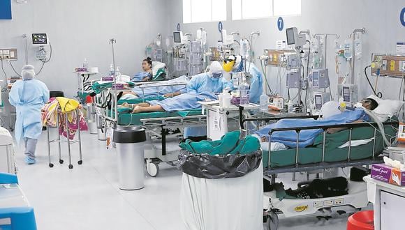 lima 22 de enero del 2021 
Recorrido por la sala UCi Covid-19 del hospital Negreiros  donde se encuentra personas en estado crítico por la pandemia ocasionada covid-19