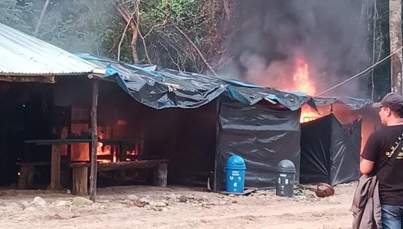 El campamento fue incinerado/foto: Correo