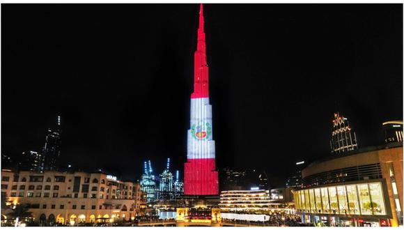 Bandera del Perú iluminó el edificio más alto del mundo por Fiestas Patrias (FOTOS)