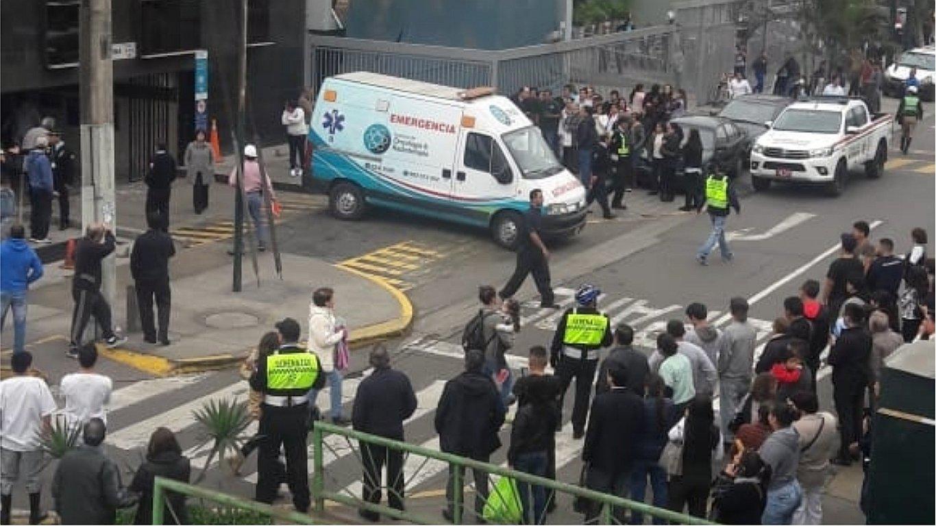 Reportan dos detenidos tras explosión en clínica Ricardo Palma (VIDEO)