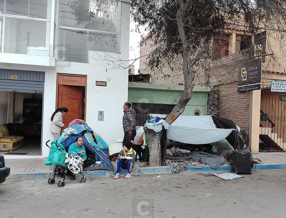 Tacna: Venezolanos viven en la calle en espera de visa chilena