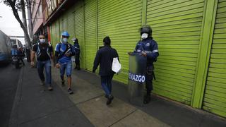 La Victoria: fiscalizadores decomisaron mercadería a ambulantes en los alrededores de la Av. Grau (VIDEO)