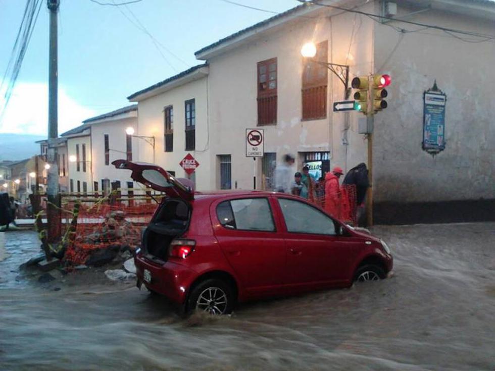 Granizada y torrencial lluvia afectan viviendas y calles en Ayacucho