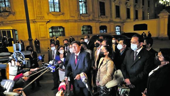 Facción cerronista del oficialismo llegó a Palacio y desaprobó decisión de Castillo, aunque otros perulibristas la respaldan