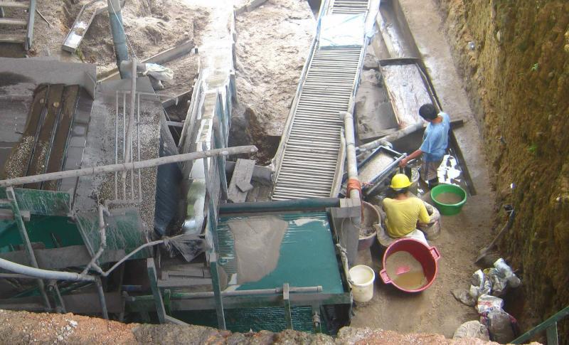 Pobladores de Puerto Súngaro expulsan a mineros informales