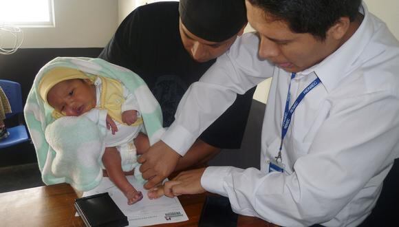Piura: Niños reciben DNI gratuito en Hospital de Paita