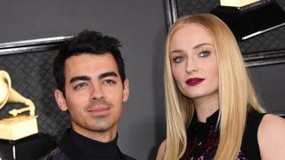 Sophie Turner luce su ‘pancita’ en paseo junto a sus padres y Joe Jonas (FOTOS)