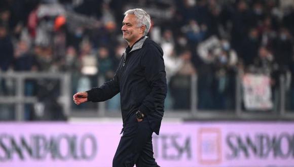 José Mourinho es entrenador de AS Roma desde julio del 2021. (Foto: AFP)