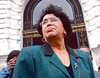 Polémicos contratos y oportunismo político en el pasado de Helfer