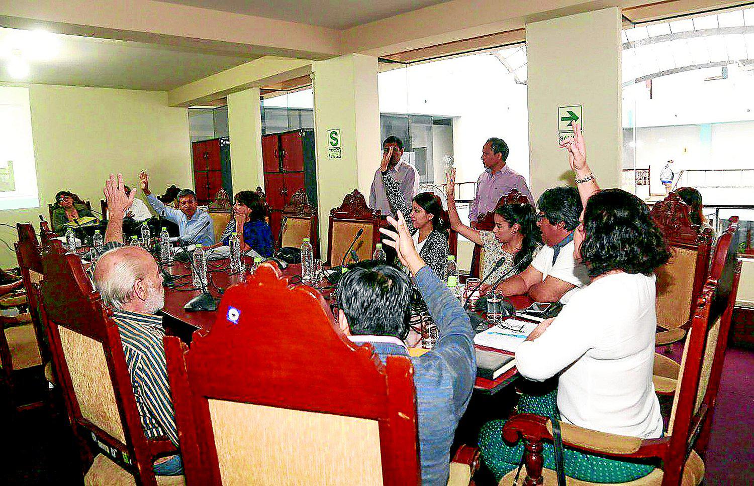 Regidores se enfrentan por viaje de teniente alcalde