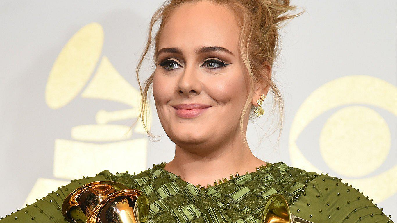 Adele confirma ser una mujer casada