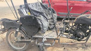 Lambayeque: Queman mototaxi de presunto delincuente en Pomalca