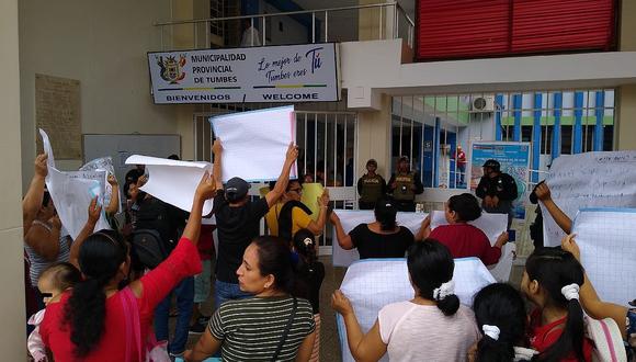 Protestan en el frontis de la MPT exigiendo obras de saneamiento 