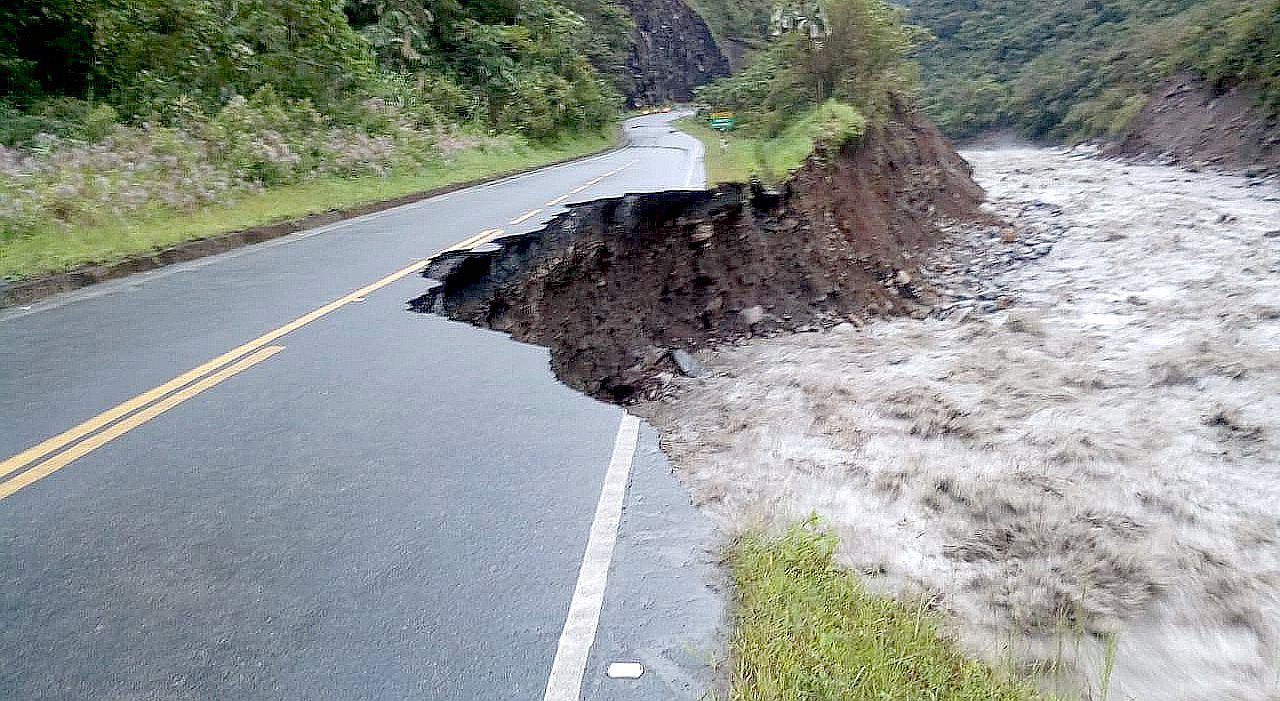 Plataforma se vuelve a caer en la Vía Interoceánica (FOTOS)