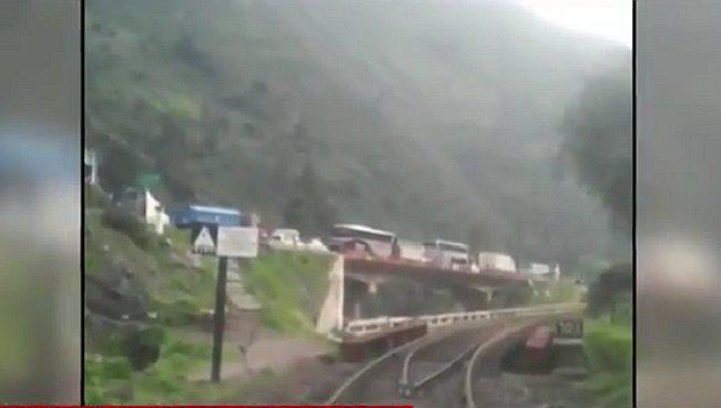 ​Huarochirí: Dos muertos deja derrumbe en la Carretera Central