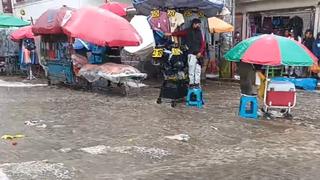 Comerciantes atrapados en medio de calles convertidas en ríos por granizada en Huancayo (VIDEO)