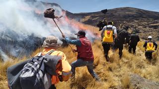 Lampa: voraz incendio arrasa con pastizales y viviendas