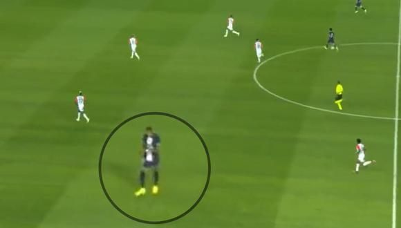 Kylian Mbappé se molestó al no recibir la pelota en un contragolpe del PSG. (Foto: Captura)