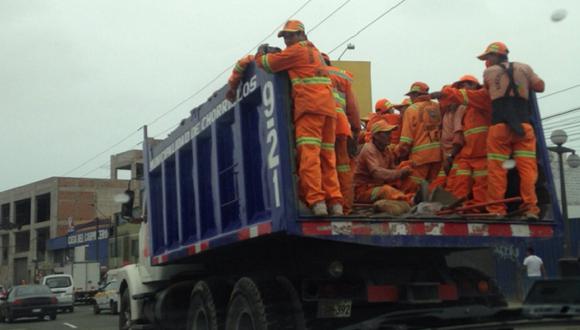​El colmo: Así son transportados los trabajadores de la Municipalidad de Chorrillos