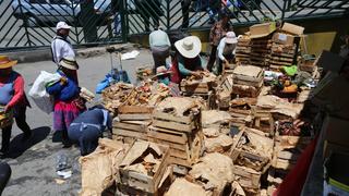 Arequipa: Fruta descompuesta llega a la plataforma comercial Río Seco (EN VIVO)