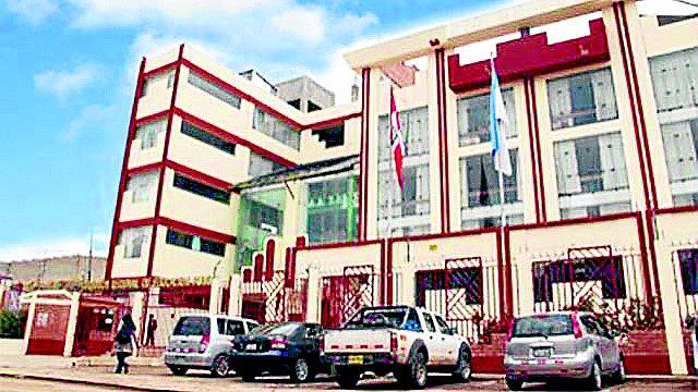 Puno: esposa de Adán Urquizo quiere imponer su voluntad en la DREP