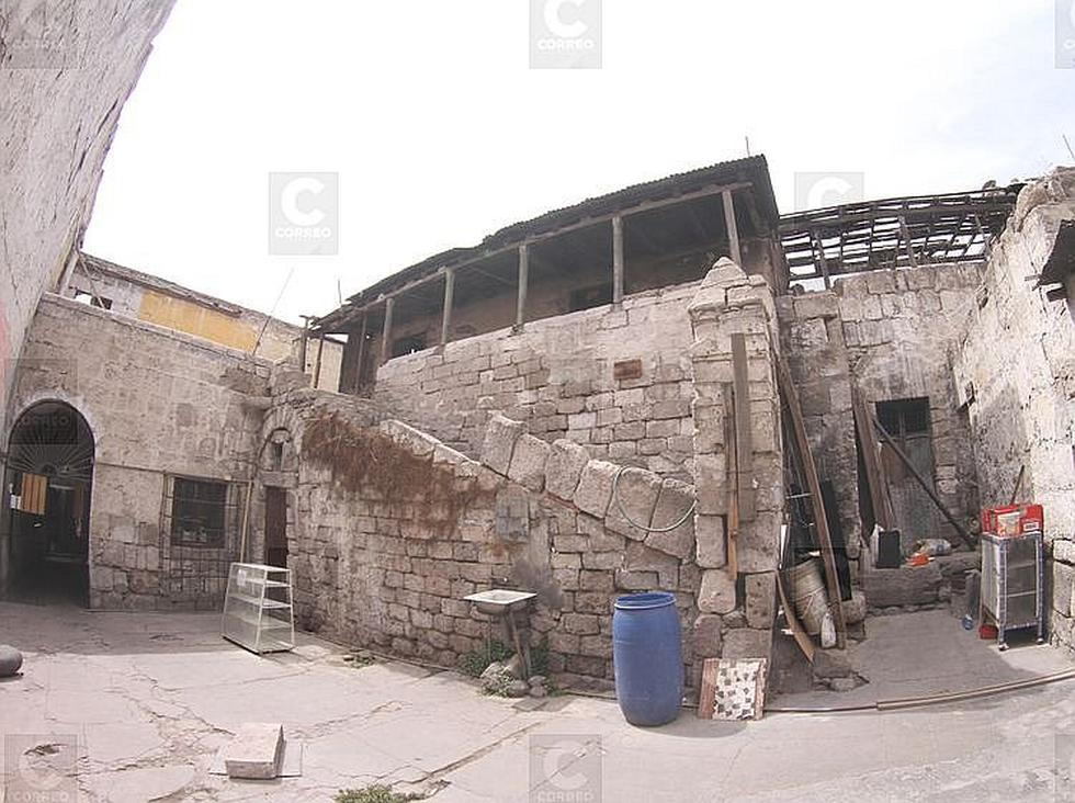 Casonas históricas, pero peligrosas para los peatones (FOTOS)