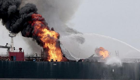 Buque cisterna con 150 mil barriles de hidrocarburos se incendia en el Golfo de México