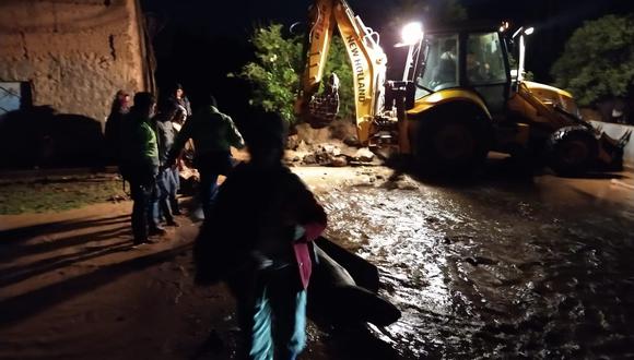 Familias pasaron  la noche del 25 de diciembre sacando el agua de viviendas