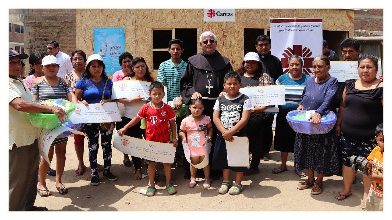 Arzobispo entregó módulos de vivienda a familias damnificadas (VIDEO) 
