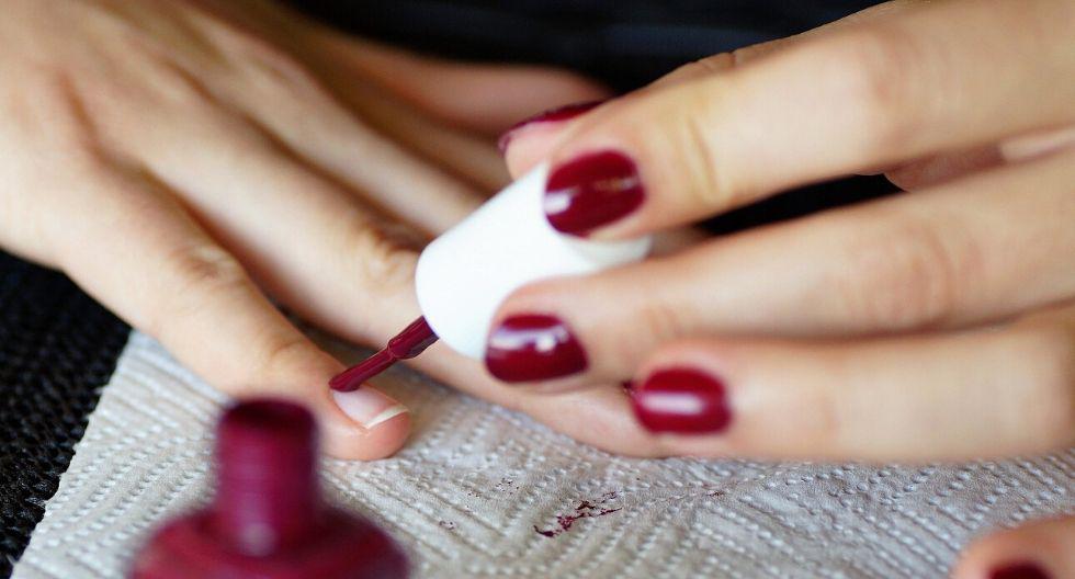 Dale dos capas a tu esmalte de color. (Foto: Pixabay)