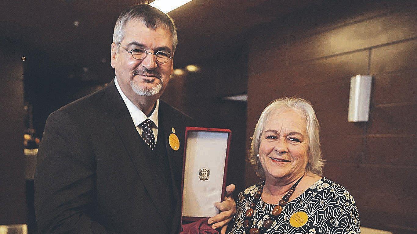 Entregan la Orden del Sol del Perú a Chabuca Granda