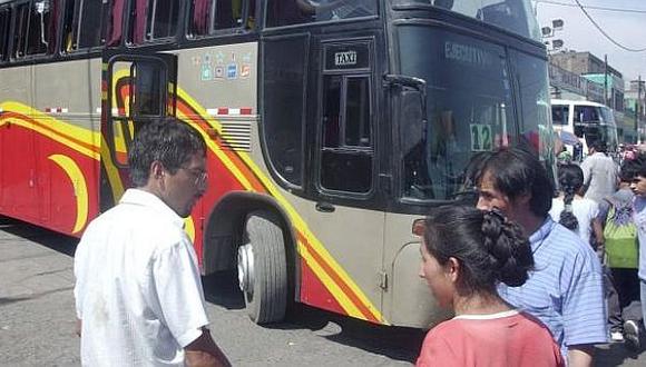 ​Pisco: Delincuentes bloquean vía y asaltan bus interprovincial con destino a Ayacucho