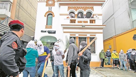 40 vándalos asaltan hotel en Miraflores